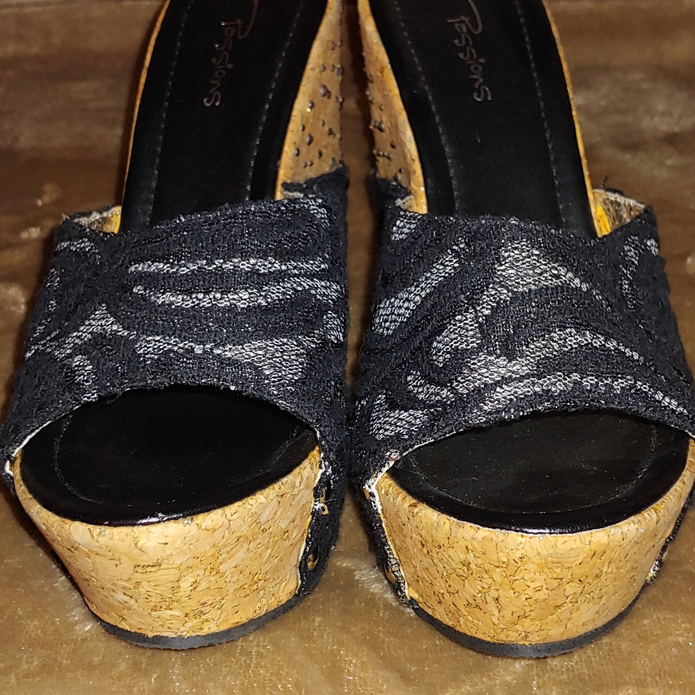 Women's Wedge Sandals - Picture 5 of 7